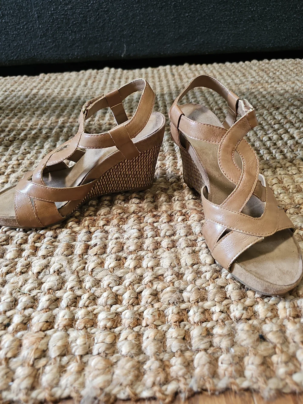 AEROSOLES Tan Strappy Wedge Sandals Size 8